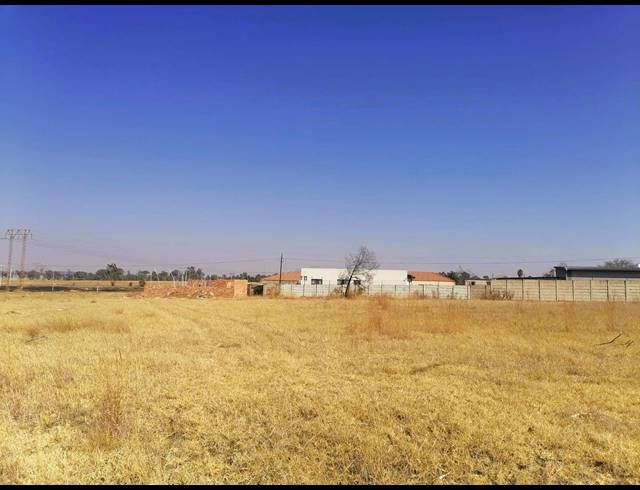 1,000M² VACANT LAND FOR SALE IN STRUISBULT